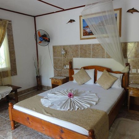 Rising Sun Guest House La Digue  Extérieur photo