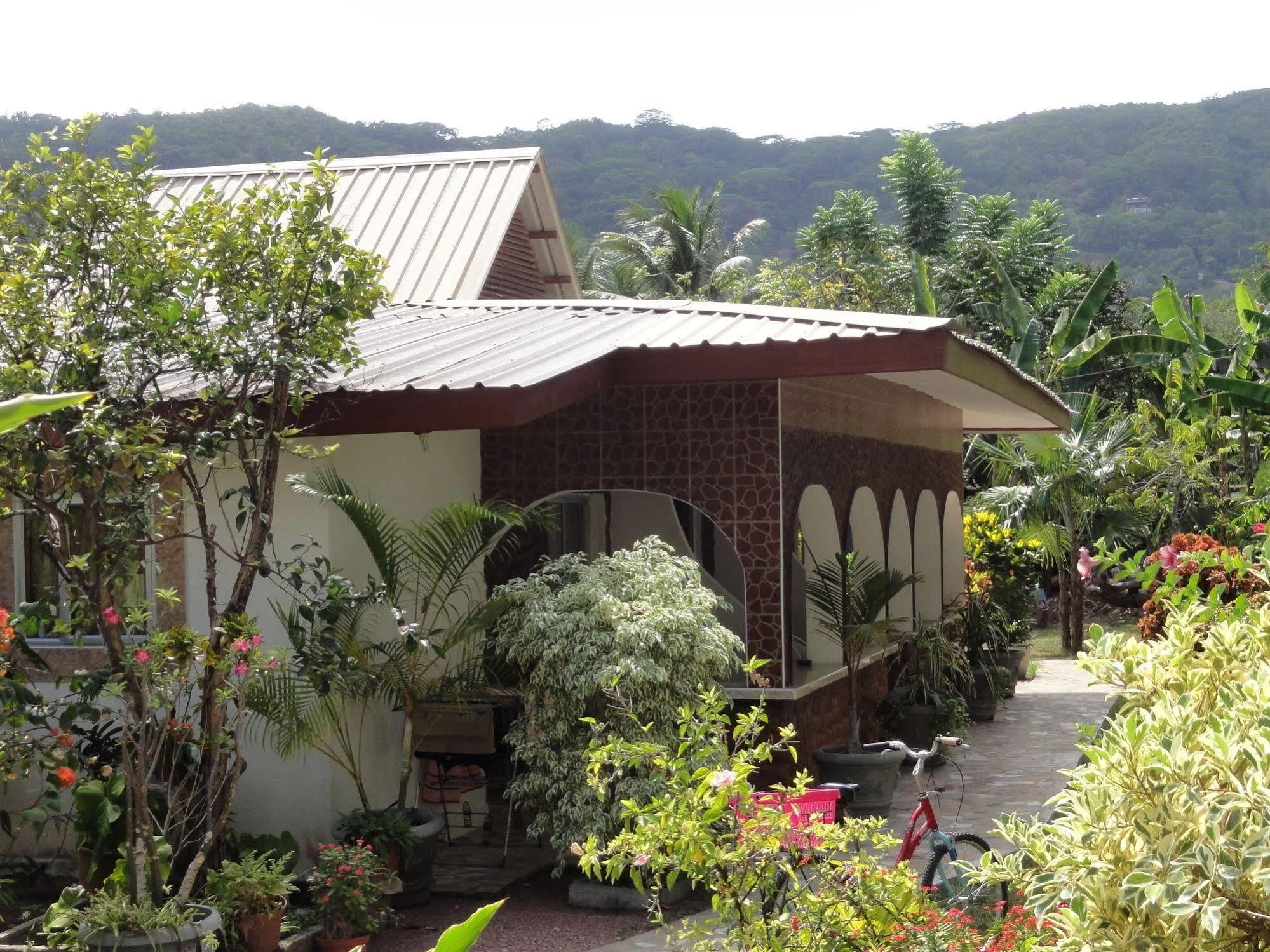 Rising Sun Guest House La Digue  Extérieur photo